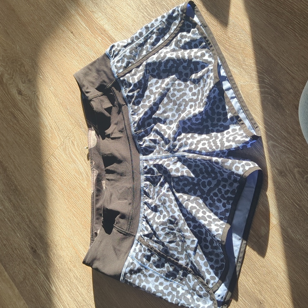 Lululemon polka dot speed up shorts size 8 RARE. Excellent condition